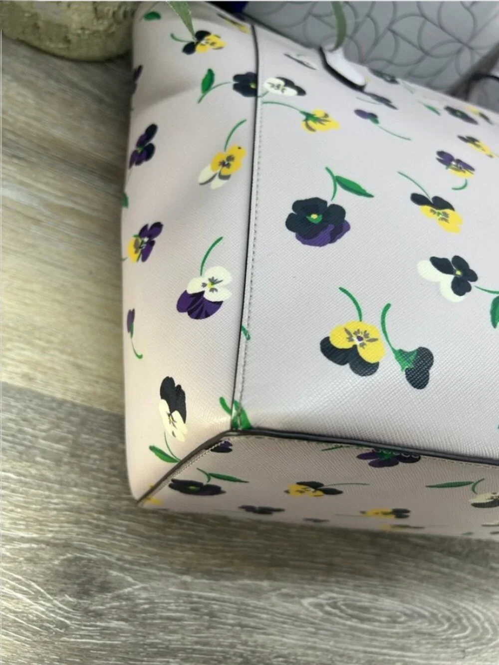 Kate Spade New York Dana Tote in the Pansy Toss Print